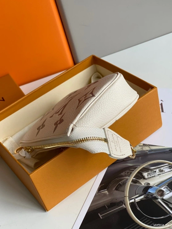 WIS LOUIS MINI VUITTON POCHETTE ACCESSOIRES 1023